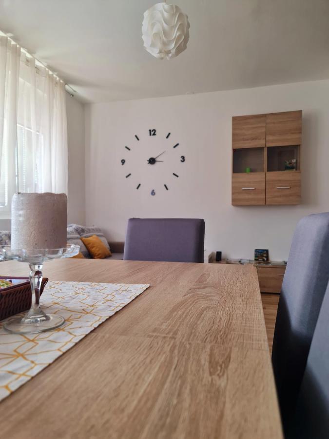 Apartment Pemper - Self Check In And Check Out Otočac Dış mekan fotoğraf