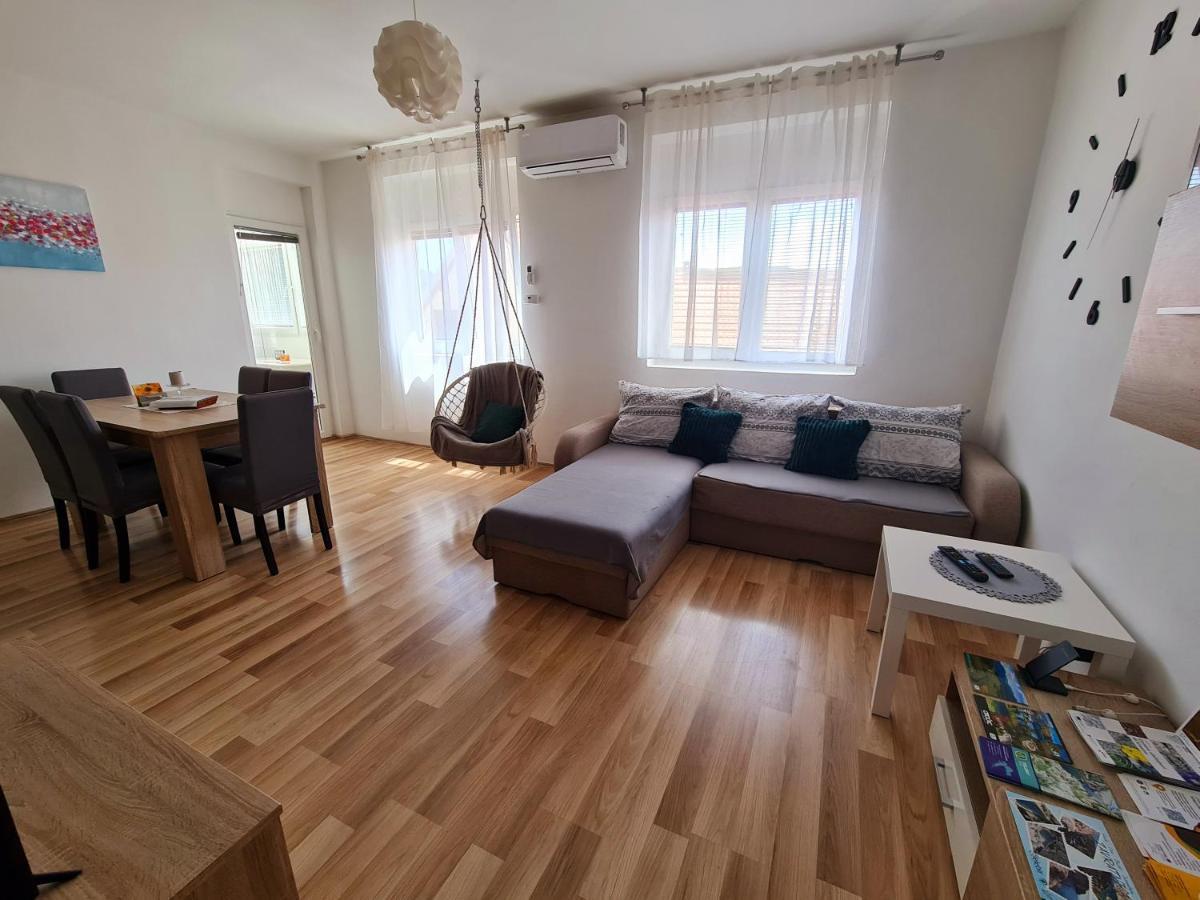 Apartment Pemper - Self Check In And Check Out Otočac Dış mekan fotoğraf