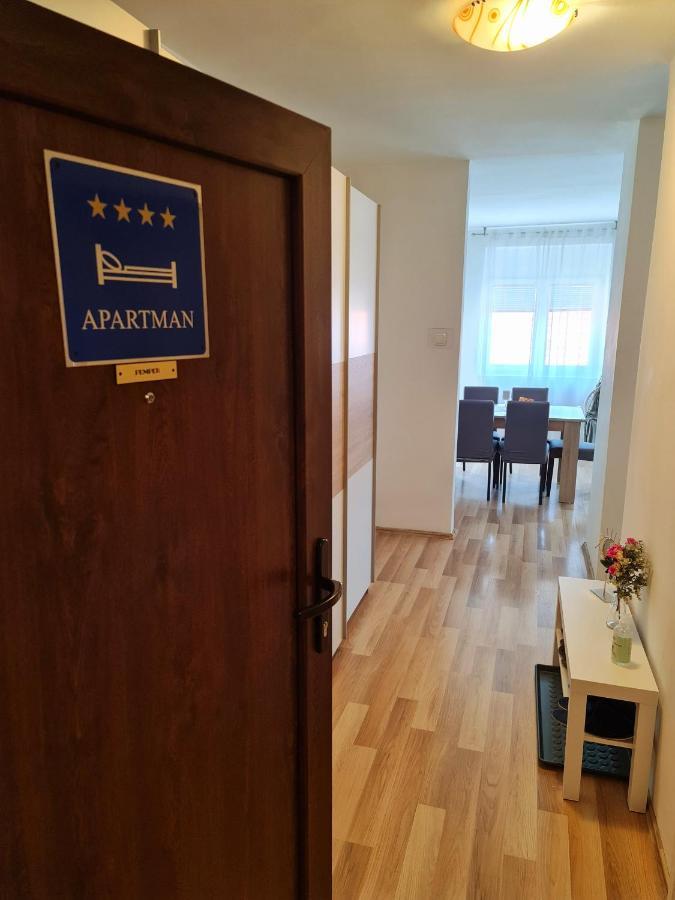 Apartment Pemper - Self Check In And Check Out Otočac Dış mekan fotoğraf