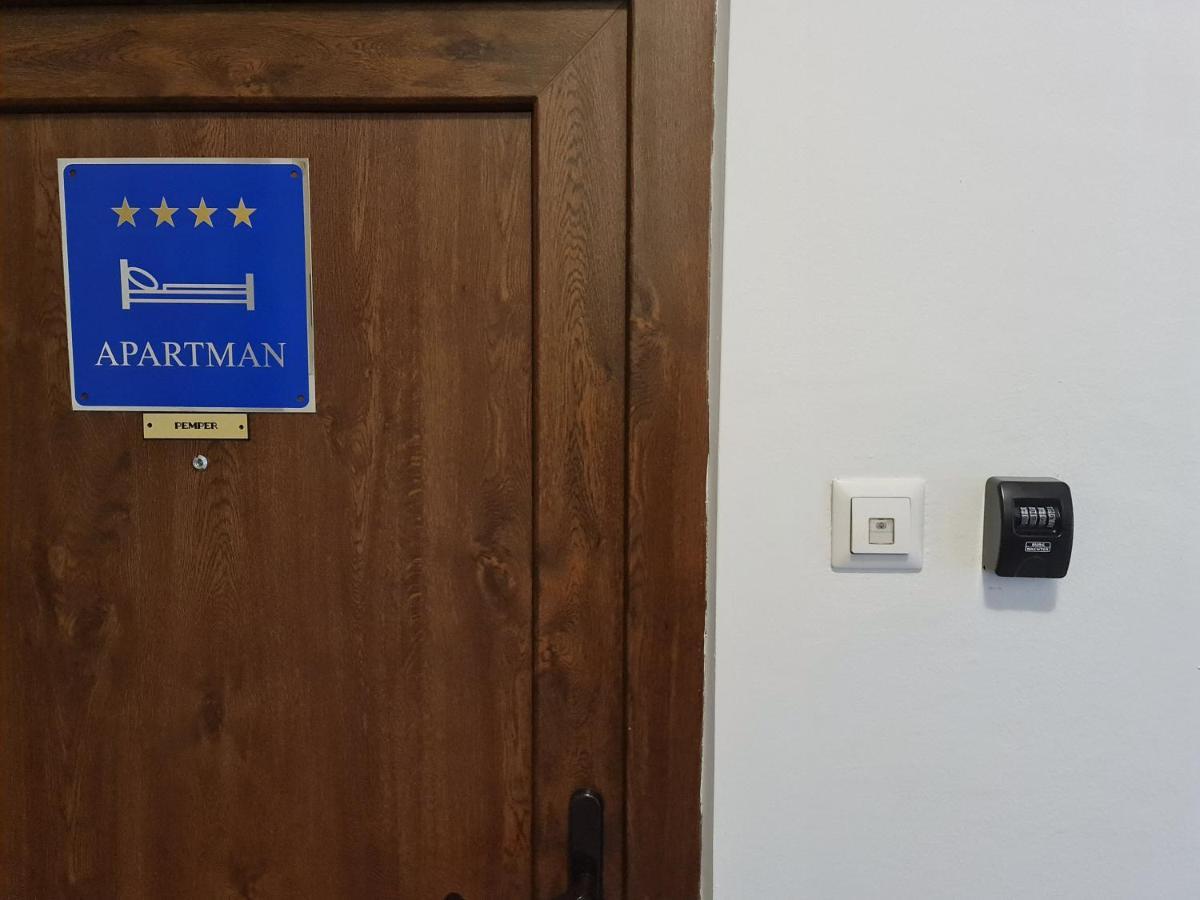 Apartment Pemper - Self Check In And Check Out Otočac Dış mekan fotoğraf