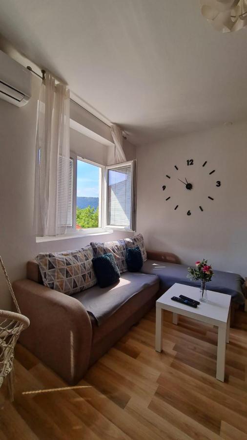 Apartment Pemper - Self Check In And Check Out Otočac Dış mekan fotoğraf
