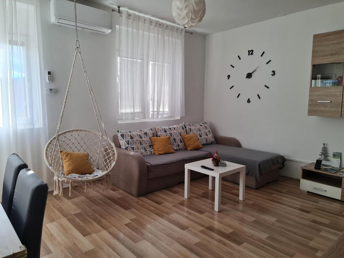 Apartment Pemper - Self Check In And Check Out Otočac Dış mekan fotoğraf