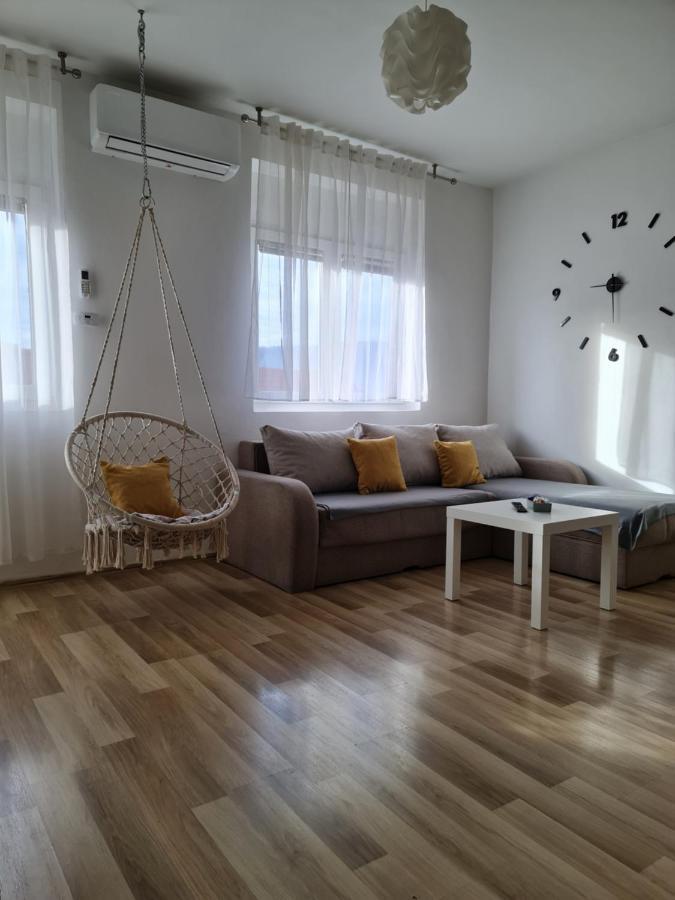 Apartment Pemper - Self Check In And Check Out Otočac Dış mekan fotoğraf