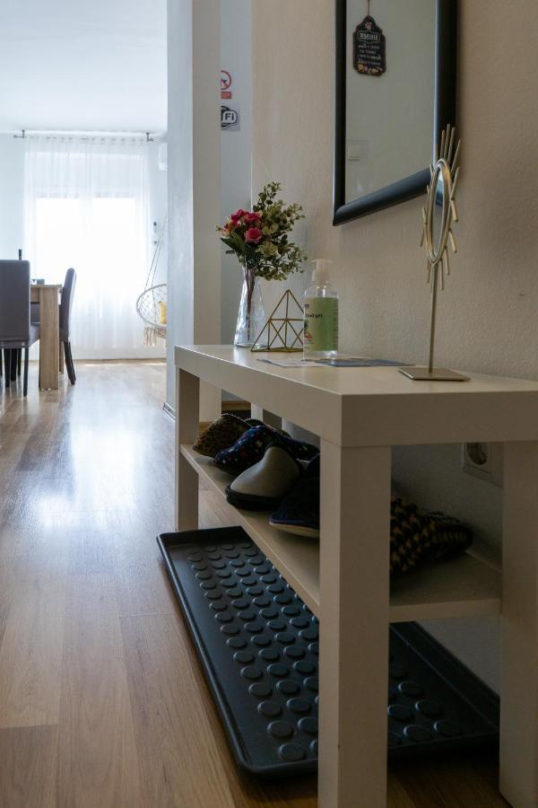 Apartment Pemper - Self Check In And Check Out Otočac Dış mekan fotoğraf
